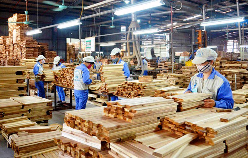 Xuất khẩu gỗ tăng 7,3%, nâng giá trị thay vì chỉ gia công