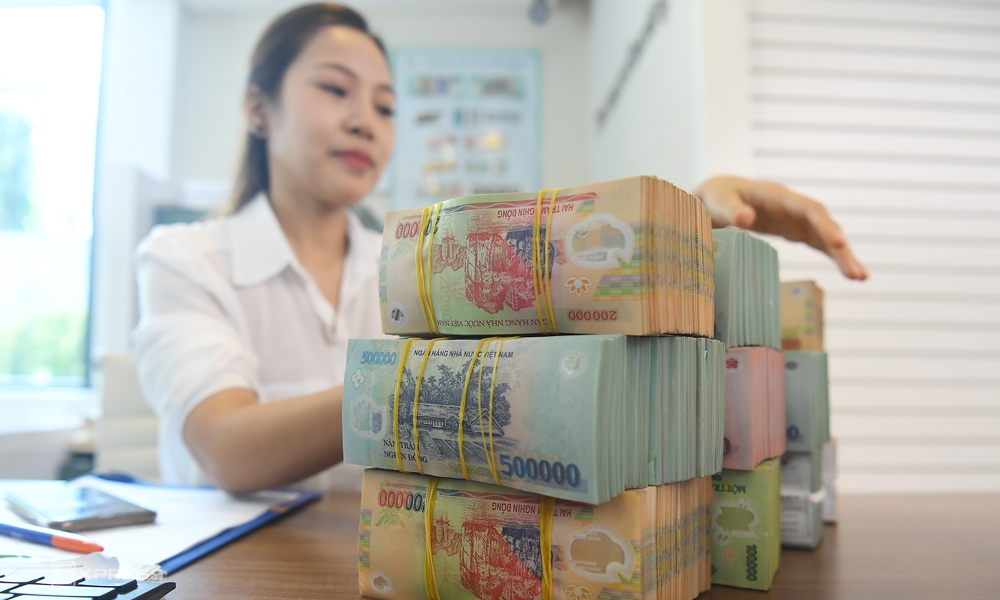 Lãi suất thả nổi gần 20%/năm, người vay chật vật trả nợ