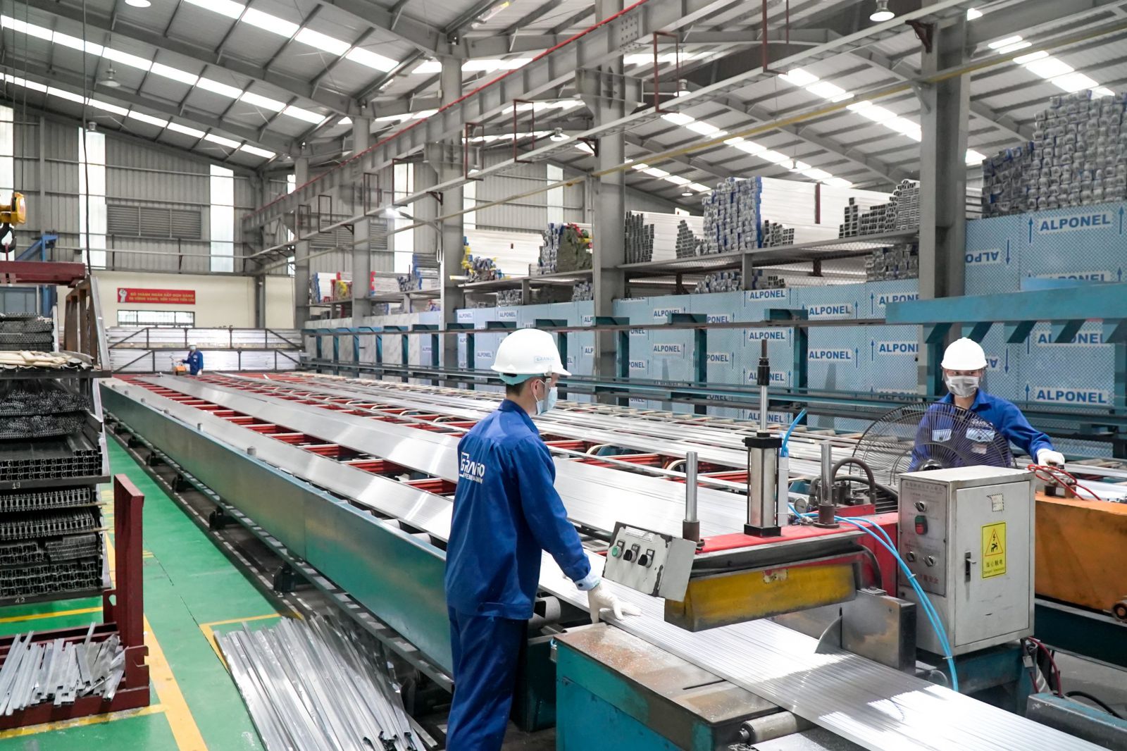 Gỡ vướng thuế để doanh nghiệp Việt không hụt lợi thế ngay trên sân nhà