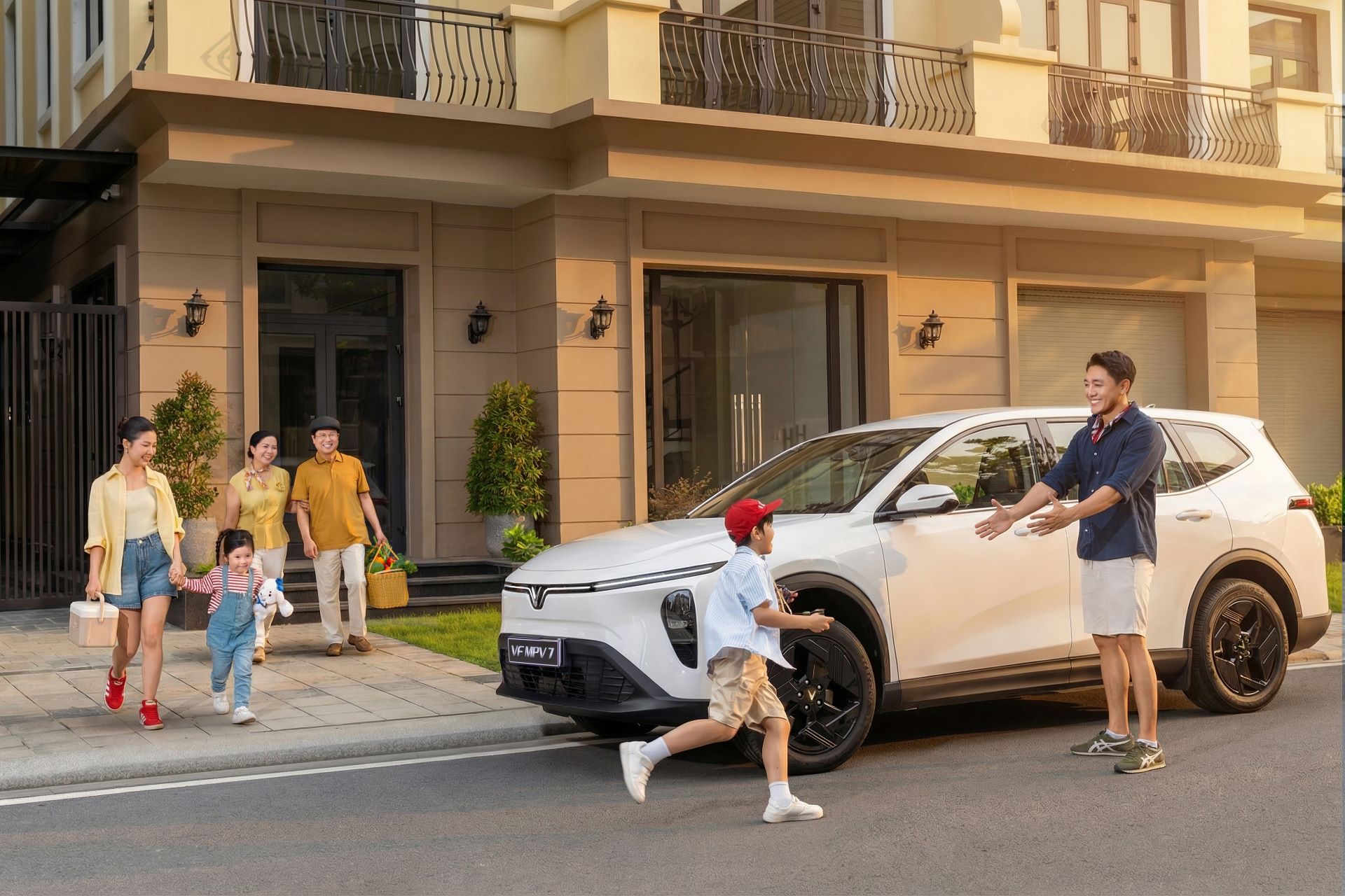 VinFast VF MPV 7 linh hoạt chở người, chở đồ cho gia đình đông thành viên